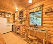 Cozy Davis Cabin w/ Deck - Nestled by Honey Creek!