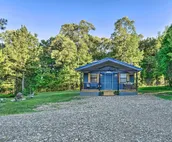 Cozy Chic Broken Bow Cabin w/ Fire Pit & Grill!