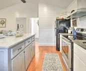 Cozy Chic Broken Bow Cabin w/ Fire Pit & Grill!
