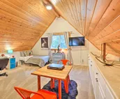 Blind Bear Lodge ~ 1 Mile to Kenai River Fishing!