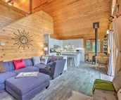 Blind Bear Lodge ~ 1 Mile to Kenai River Fishing!