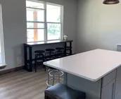 Gorgeous lake view, New 6 person hot tub, Beach access