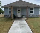 Gorgeous lake view, New 6 person hot tub, Beach access