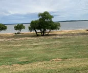 Gorgeous lake view, New 6 person hot tub, Beach access