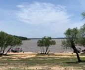 Gorgeous lake view, New 6 person hot tub, Beach access