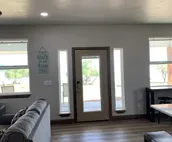 Gorgeous lake view, New 6 person hot tub, Beach access