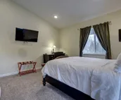 4 Master Suites in the Heart of Alaska...Abby's Place.....
