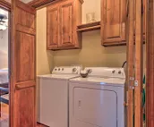 Updated Cabin w/ 360-Degree Mtn View: 1 Mi to Lake