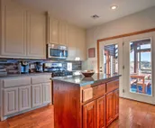 Updated Cabin w/ 360-Degree Mtn View: 1 Mi to Lake