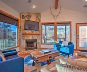 Updated Cabin w/ 360-Degree Mtn View: 1 Mi to Lake