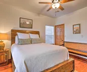 Updated Cabin w/ 360-Degree Mtn View: 1 Mi to Lake