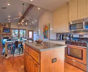 Updated Cabin w/ 360-Degree Mtn View: 1 Mi to Lake