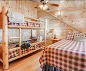 OE Beautiful modern log home on 17 acres, private, views, fire pit, Ping Pong...