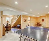 OE Beautiful modern log home on 17 acres, private, views, fire pit, Ping Pong...