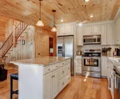OE Beautiful modern log home on 17 acres, private, views, fire pit, Ping Pong...