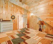 OE Beautiful modern log home on 17 acres, private, views, fire pit, Ping Pong...