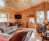 OE Beautiful modern log home on 17 acres, private, views, fire pit, Ping Pong...