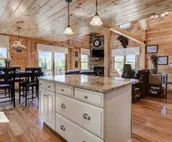 OE Beautiful modern log home on 17 acres, private, views, fire pit, Ping Pong...