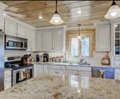 OE Beautiful modern log home on 17 acres, private, views, fire pit, Ping Pong...