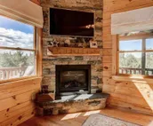 OE Beautiful modern log home on 17 acres, private, views, fire pit, Ping Pong...