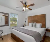 Coziest Cottage/2 Bdrm/King Beds/Kayak/Kitchen/W/D