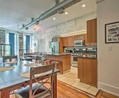 Nulu Art District Loft: Walk to Dtwn Distilleries!