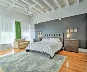 Nulu Art District Loft: Walk to Dtwn Distilleries!