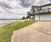Updated Lakefront Cottage: Walk to Boat Ramp!