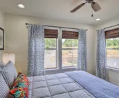 Updated Lakefront Cottage: Walk to Boat Ramp!