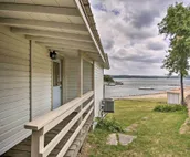 Updated Lakefront Cottage: Walk to Boat Ramp!