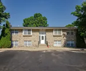 Bright 1 bedroom apartment, close to shops and highway