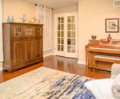 Huge Home and Yard Perfect For Groups & Families!