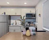Chic Carriage House • Stylish Large Guest House in Hip Hillsboro Village