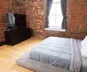 7 Beds off Georgia Street Near Convention Center