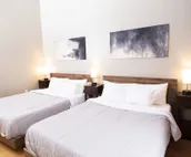 7 Beds off Georgia Street Near Convention Center