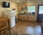 ADULTS 25 or older ONLY Creekside Vacation Rental Suite 3, Historic Downtown