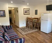 ADULTS 25 or older ONLY Creekside Vacation Rental Suite 3, Historic Downtown