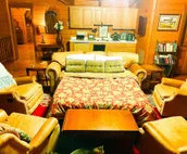 Lakeside Log Cabin
Wedding Venue • Hunting • Fishing