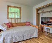 Comfy Neighborhood Home - Walk to Canyon Lake Park