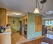 Comfy Neighborhood Home - Walk to Canyon Lake Park