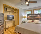 Comfy Neighborhood Home - Walk to Canyon Lake Park