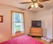 Comfy Neighborhood Home - Walk to Canyon Lake Park
