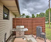Comfy Neighborhood Home - Walk to Canyon Lake Park
