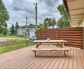 Comfy Neighborhood Home - Walk to Canyon Lake Park