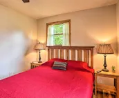 Comfy Neighborhood Home - Walk to Canyon Lake Park