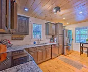 Broken Bow Bungalow - Relaxed Retreat with Deck!
