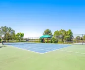 Bear Trap Dunes townhouse w/ gym, free WiFi, basketball court, and tennis court