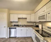 Indy Condo w/ Office < 3 Mi to Broad Ripple!