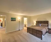 Indy Condo w/ Office < 3 Mi to Broad Ripple!