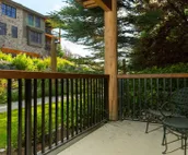 Quaint mountain condo w/two fireplaces, mountain views, balcony & great location